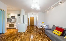 Apartment Powisle With Garage